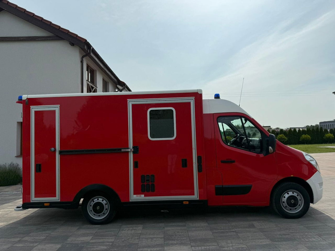 Renault Master Karetka Ambulans pogotowie kontenerowe - Амбулантно возило: слика 4 Renault Master Karetka Ambulans pogotowie kontenerowe - Амбулантно возило: слика 4