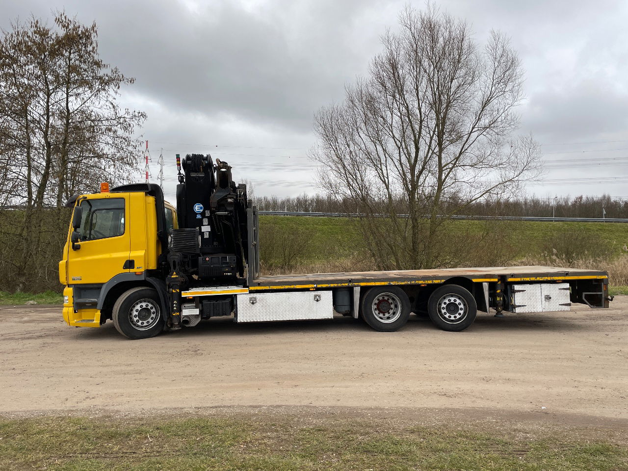 DAF 85.410 Met Effer 470 6s laadkraan ladekran loadercrane crane palfinger hiab - Камион со кран: слика 2 DAF 85.410 Met Effer 470 6s laadkraan ladekran loadercrane crane palfinger hiab - Камион со кран: слика 2