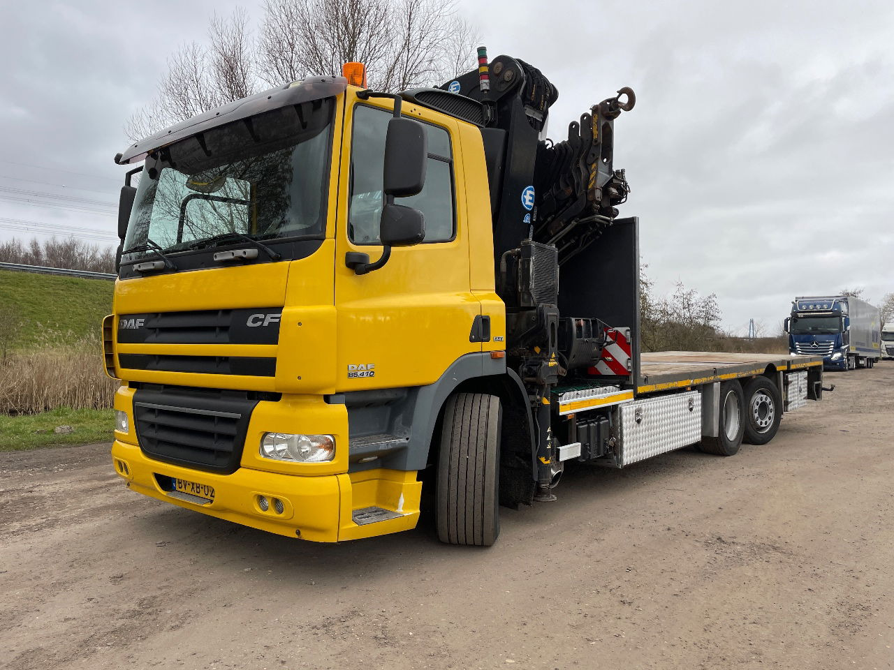 DAF 85.410 Met Effer 470 6s laadkraan ladekran loadercrane crane palfinger hiab - Камион со кран: слика 1 DAF 85.410 Met Effer 470 6s laadkraan ladekran loadercrane crane palfinger hiab - Камион со кран: слика 1