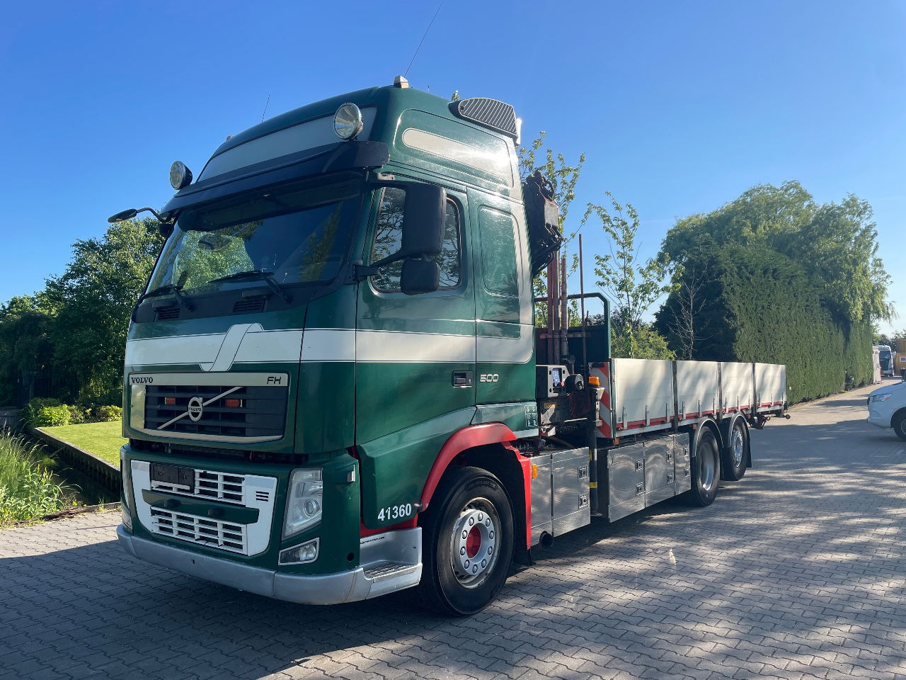 Volvo FH 13.500 HMF 2420 K5 crane, winch, and extendable deck - Камион со кран: слика 3 Volvo FH 13.500 HMF 2420 K5 crane, winch, and extendable deck - Камион со кран: слика 3