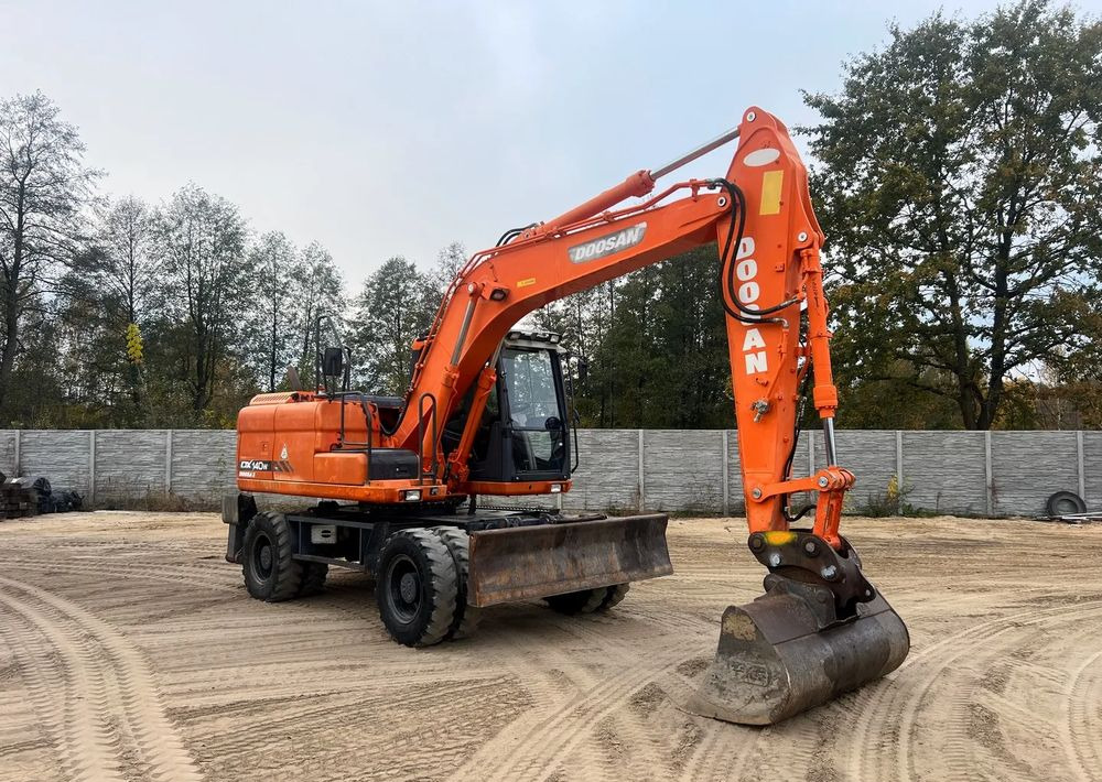 Doosan DX140W-3 - Багер на тркала: слика 1 Doosan DX140W-3 - Багер на тркала: слика 1