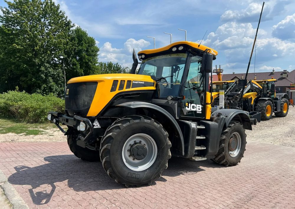 JCB JCB Fastrac 3230 Xtra - Трактор: слика 1 JCB JCB Fastrac 3230 Xtra - Трактор: слика 1