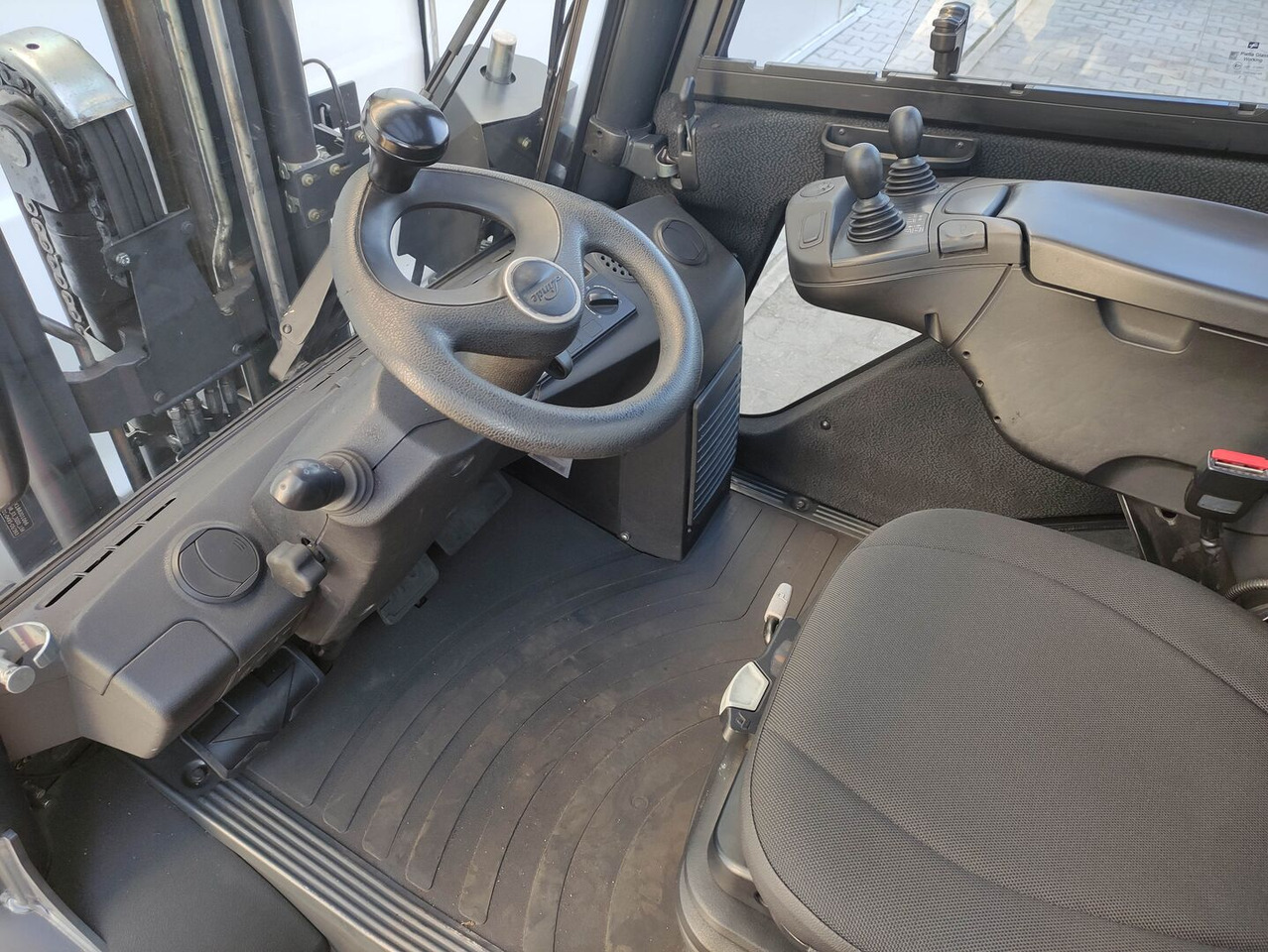 Linde H35D-393-02 EVO / LACK NEU - Дизел вилушкар: слика 5 Linde H35D-393-02 EVO / LACK NEU - Дизел вилушкар: слика 5