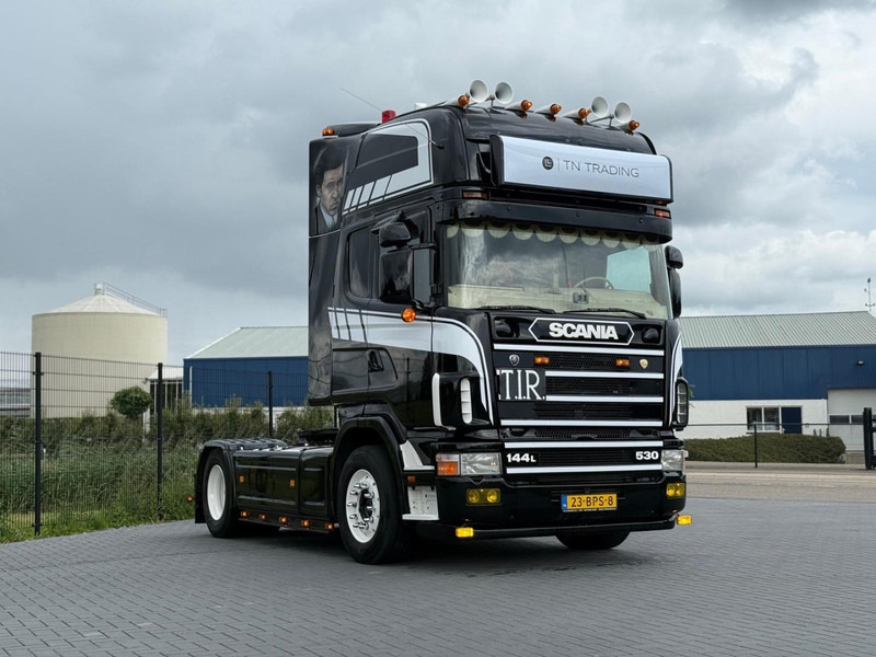 Scania R 144 530 SHOW TRUCK, INTERIEUR, OPEN UITLAAT, HOBBY, TOP. - Камион влекач: слика 1 Scania R 144 530 SHOW TRUCK, INTERIEUR, OPEN UITLAAT, HOBBY, TOP. - Камион влекач: слика 1