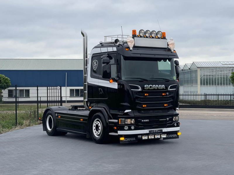 Scania R520 SHOW TRUCK, RETARDER, LEATHER SEATS, MANUEL! - Камион влекач: слика 1 Scania R520 SHOW TRUCK, RETARDER, LEATHER SEATS, MANUEL! - Камион влекач: слика 1