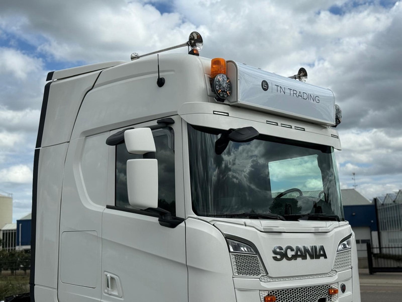 Scania R580 V8 NGS 3.15WB, RETARDER, VOLLUCHT, LEER, LED, KING OF THE ROAD. - Камион влекач: слика 2 Scania R580 V8 NGS 3.15WB, RETARDER, VOLLUCHT, LEER, LED, KING OF THE ROAD. - Камион влекач: слика 2