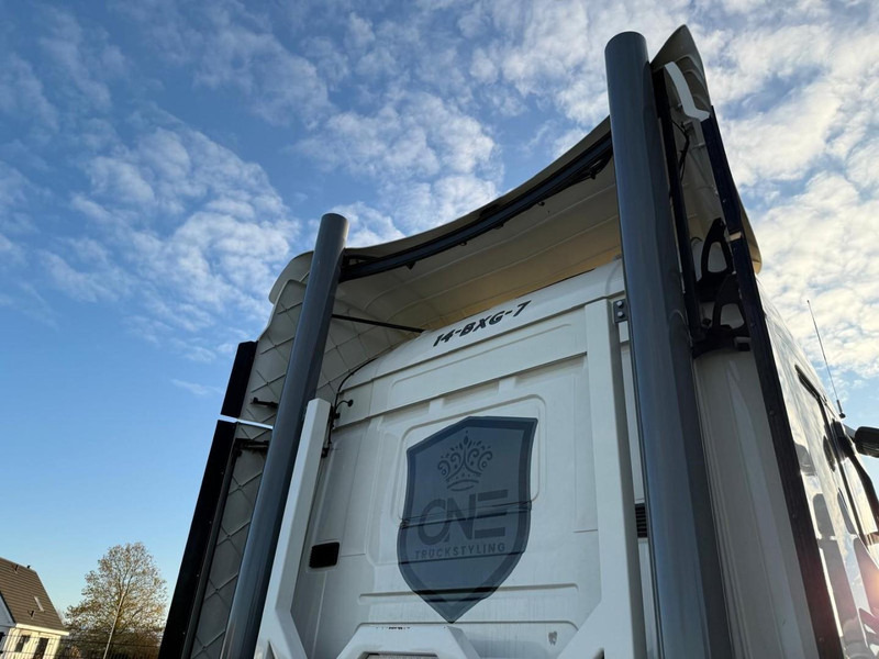 Камион влекач Scania R580 VOLLE SHOWTRUCK, VOLLUCHT, OPEN UITLAAT, INTERIEUR.: слика 17