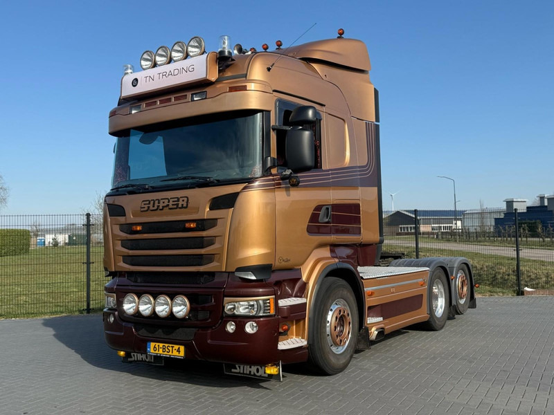 Scania R730 V8 V8, SHOWTRUCK VOLLUCHT, RETARDER, HYDRAULIEK, BOOGIE, ALU WIELEN, LEER. - Камион влекач: слика 1 Scania R730 V8 V8, SHOWTRUCK VOLLUCHT, RETARDER, HYDRAULIEK, BOOGIE, ALU WIELEN, LEER. - Камион влекач: слика 1