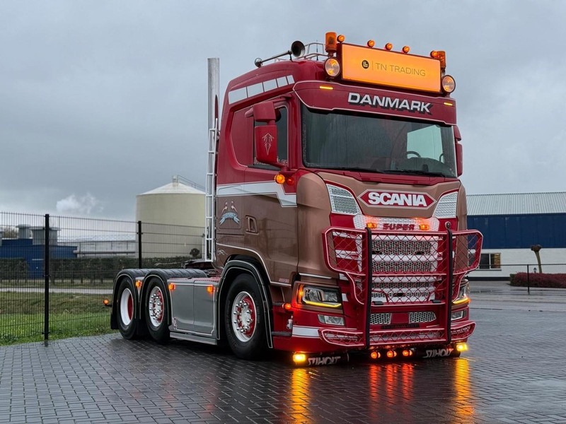 Scania S500 SHOW, FULL AIR, LEATHER, TOP CONDITIE, STEERING PUSHER. - Камион влекач: слика 1 Scania S500 SHOW, FULL AIR, LEATHER, TOP CONDITIE, STEERING PUSHER. - Камион влекач: слика 1