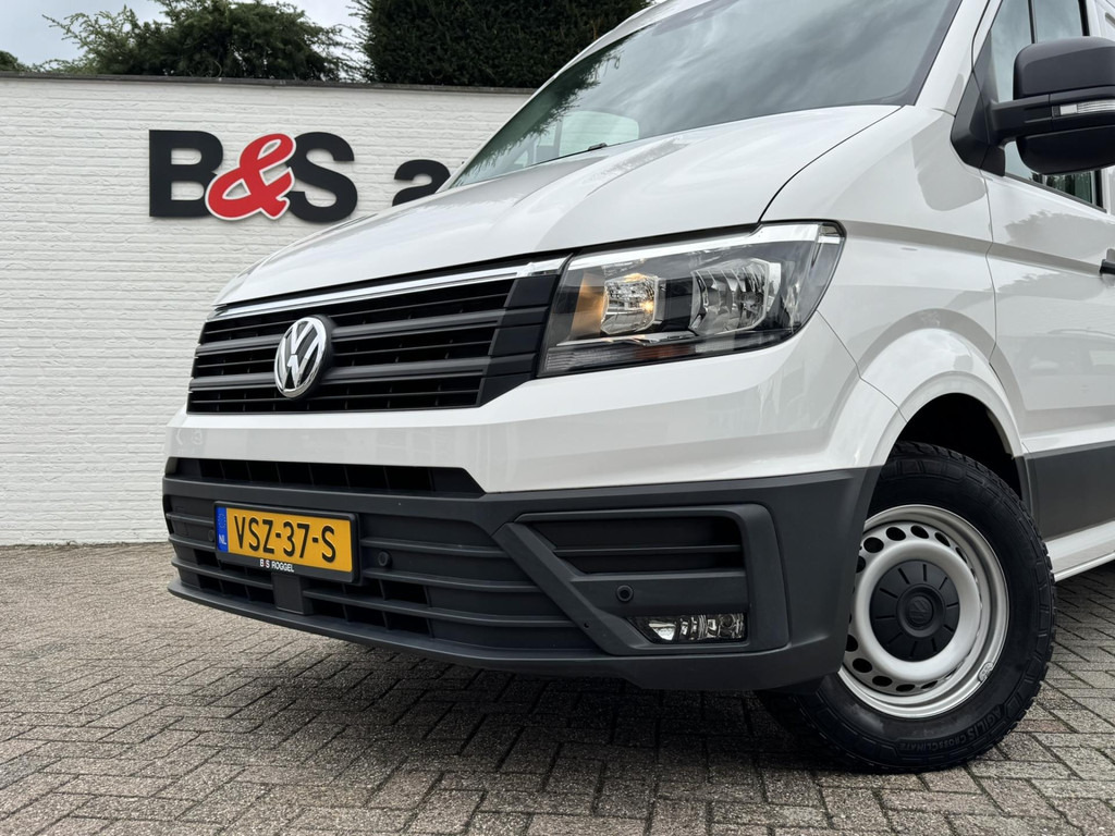 Volkswagen Crafter-30 2.0 TDI L3H3 Highline Carplay DAB Cruise Verwarmde voorruit Trekhaak Lat om Lat - Товарно комбе: слика 4 Volkswagen Crafter-30 2.0 TDI L3H3 Highline Carplay DAB Cruise Verwarmde voorruit Trekhaak Lat om Lat - Товарно комбе: слика 4