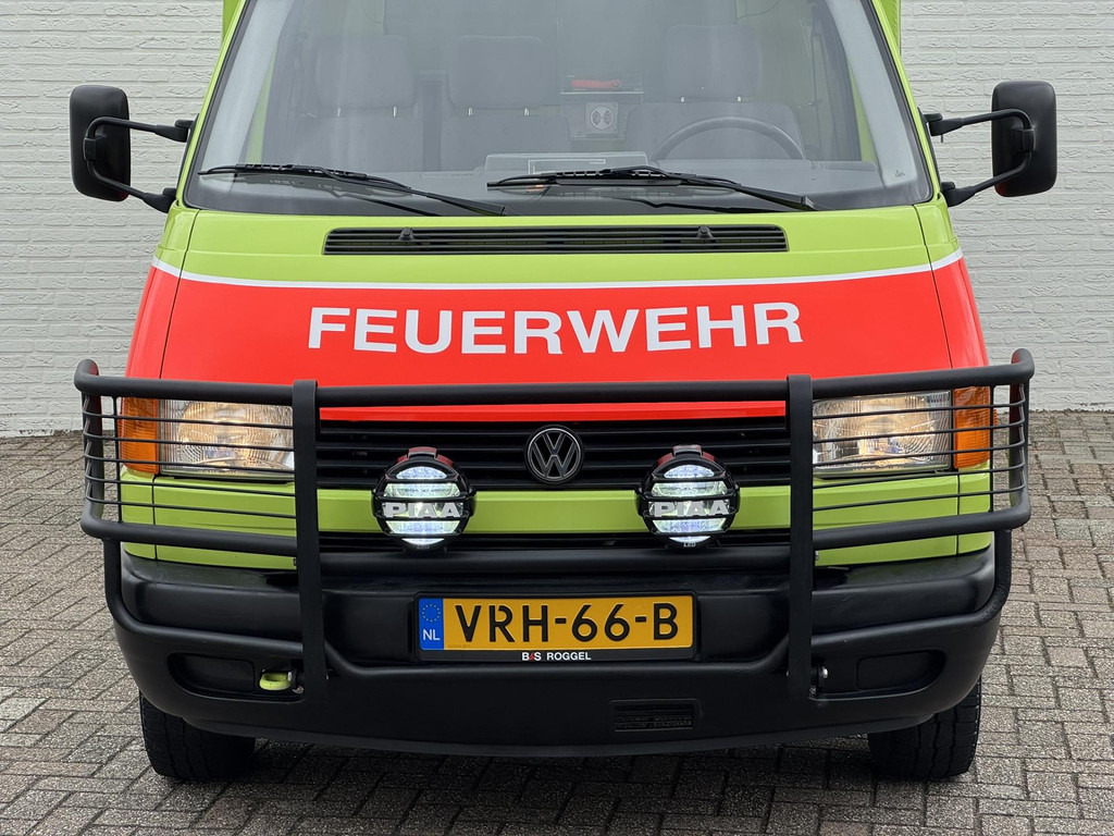 Volkswagen Transporter-2.5 5-cilinder benzine 4x4 syncro ex Zwitserse brandweer Trekhaak Verstralers Laadruimte ventilatie - Комбе со церада: слика 4 Volkswagen Transporter-2.5 5-cilinder benzine 4x4 syncro ex Zwitserse brandweer Trekhaak Verstralers Laadruimte ventilatie - Комбе со церада: слика 4