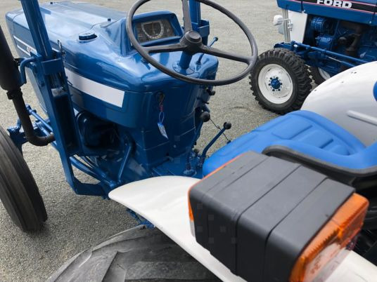 Ford 4100 arceau tracteur à 14 000 € sans tva - Трактор: слика 3 Ford 4100 arceau tracteur à 14 000 € sans tva - Трактор: слика 3