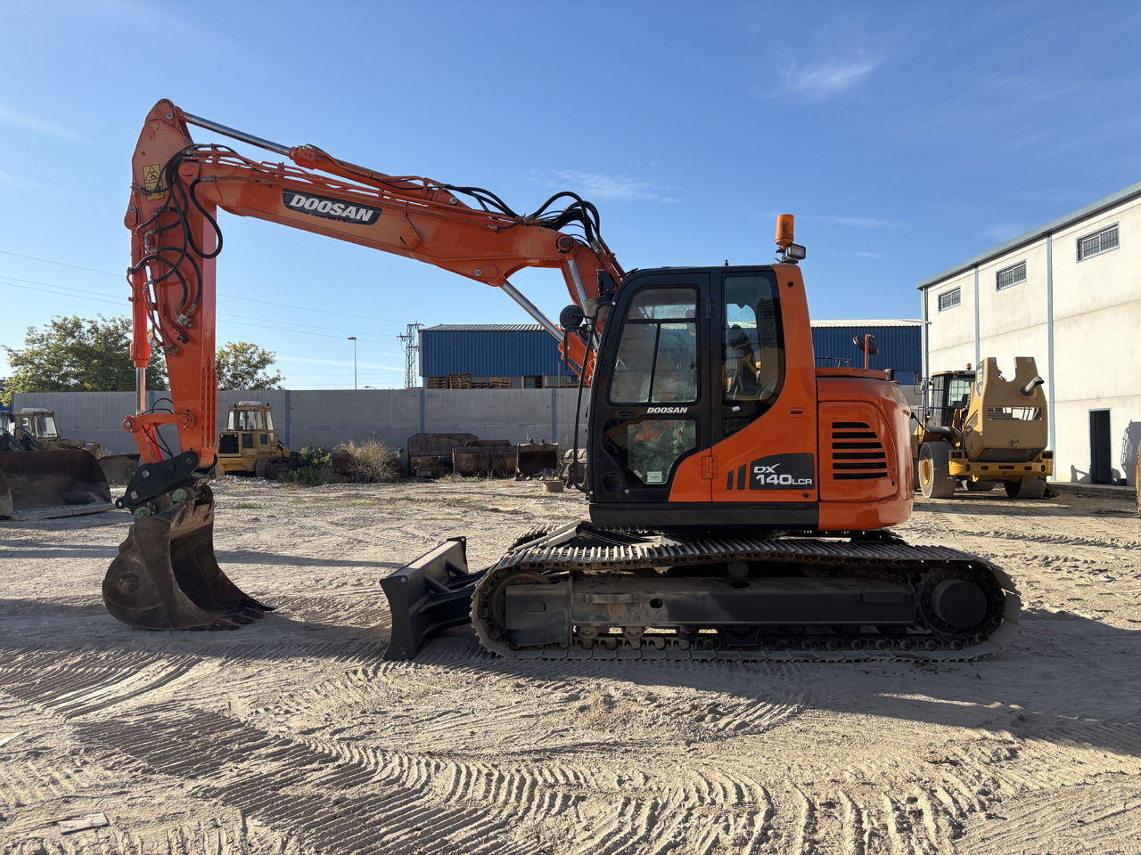 DOOSAN DX140-3 - Багер гасеничар: слика 2 DOOSAN DX140-3 - Багер гасеничар: слика 2