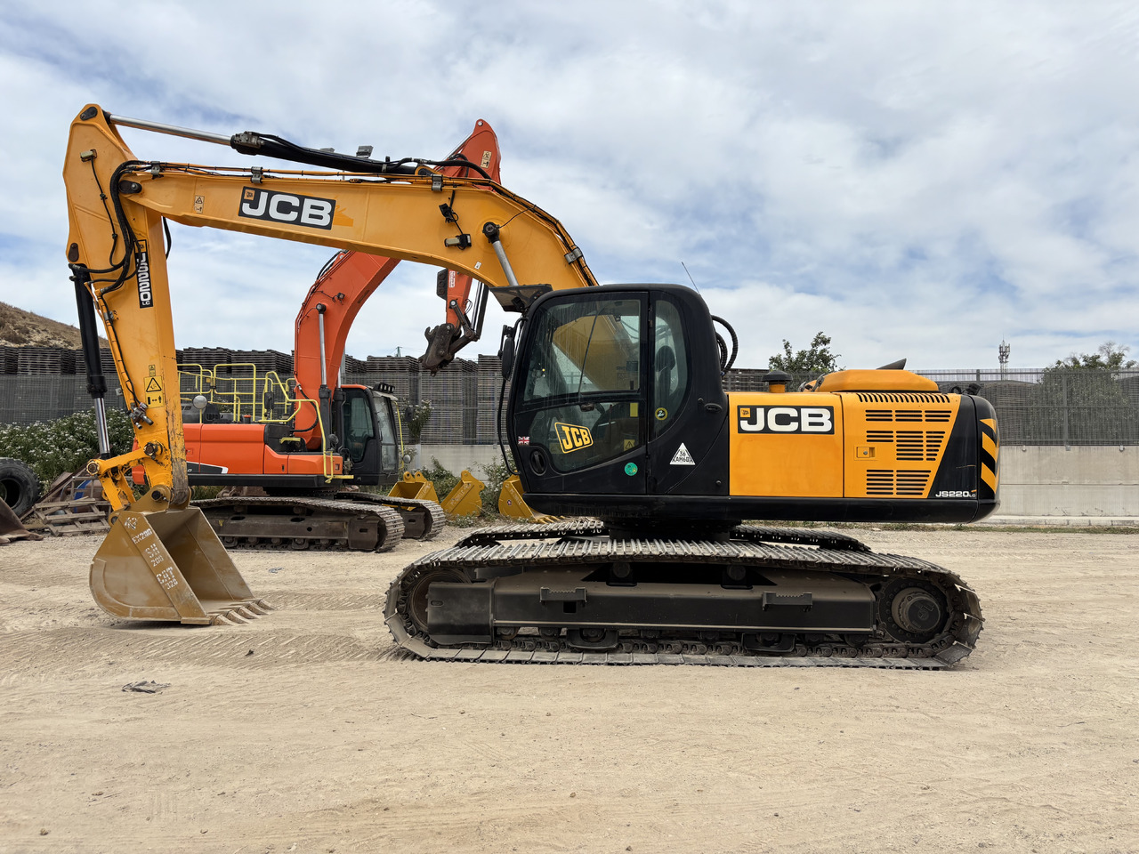 JCB JS220LC - Багер гасеничар: слика 2 JCB JS220LC - Багер гасеничар: слика 2
