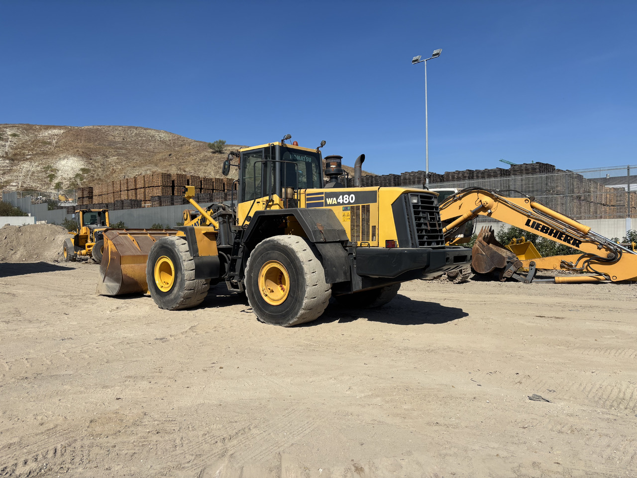 KOMATSU WA480-6 - Натоварувач на тркала: слика 3 KOMATSU WA480-6 - Натоварувач на тркала: слика 3