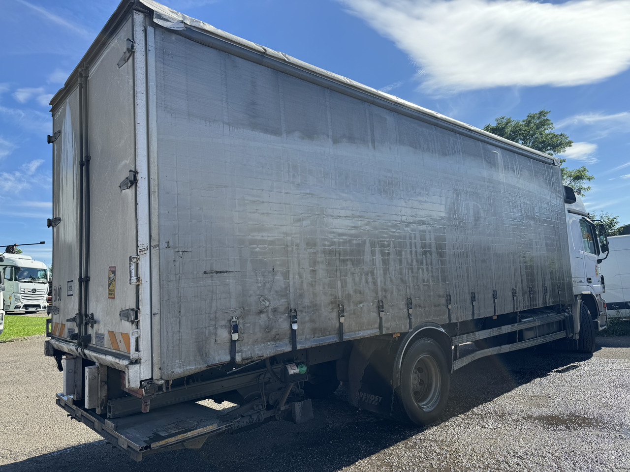 MERCEDES-BENZ ACTROS 1832 - Камион со церада: слика 3 MERCEDES-BENZ ACTROS 1832 - Камион со церада: слика 3