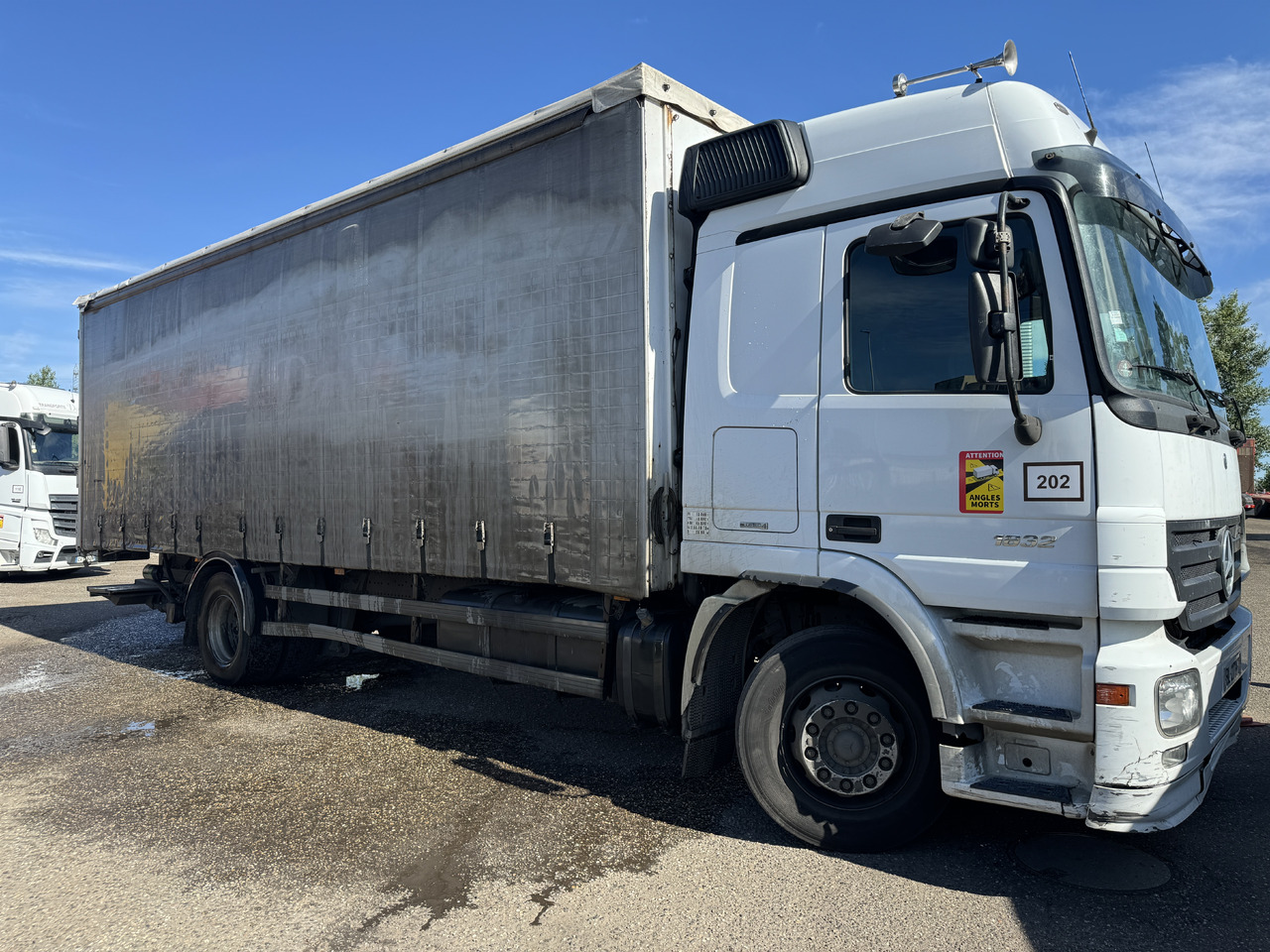 MERCEDES-BENZ ACTROS 1832 - Камион со церада: слика 1 MERCEDES-BENZ ACTROS 1832 - Камион со церада: слика 1