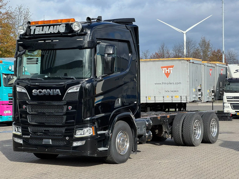 Scania R650 V8 6x4 Chassis Retarder WB 4.50 Only 465tkm! - Камион со кабинска шасија: слика 1 Scania R650 V8 6x4 Chassis Retarder WB 4.50 Only 465tkm! - Камион со кабинска шасија: слика 1