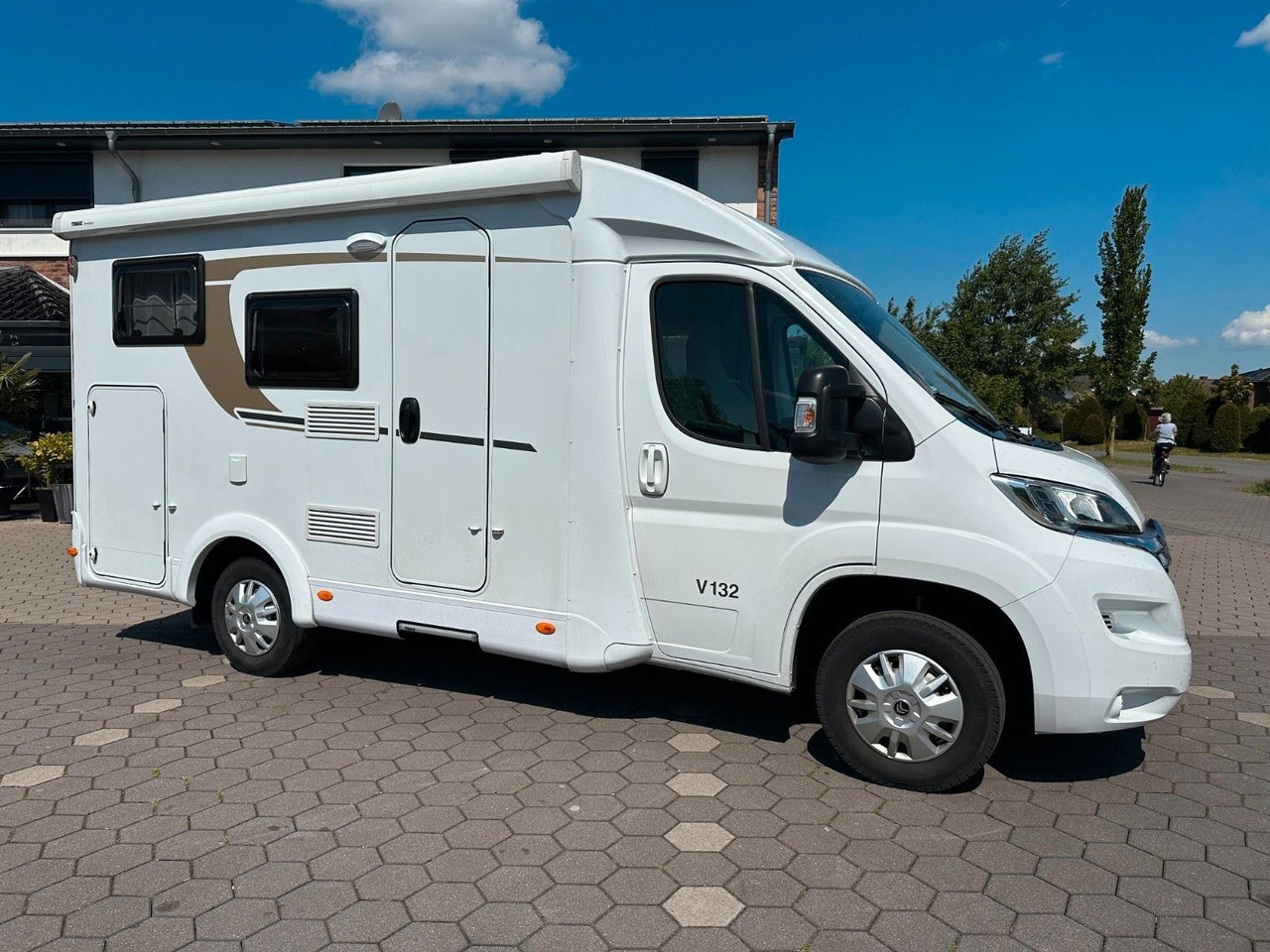 Carado V 132/Festbett/Garage/Klima/Markise/Finanzierung - Полуинтегриран кампер: слика 2 Carado V 132/Festbett/Garage/Klima/Markise/Finanzierung - Полуинтегриран кампер: слика 2