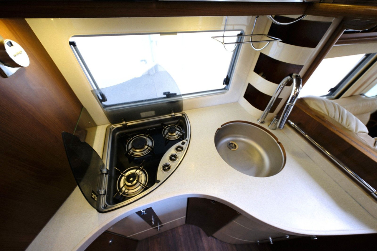 Интегриран кампер Carthago Chic E-Line  I50 LE Yachting/Einzelbetten+Hubbet: слика 20