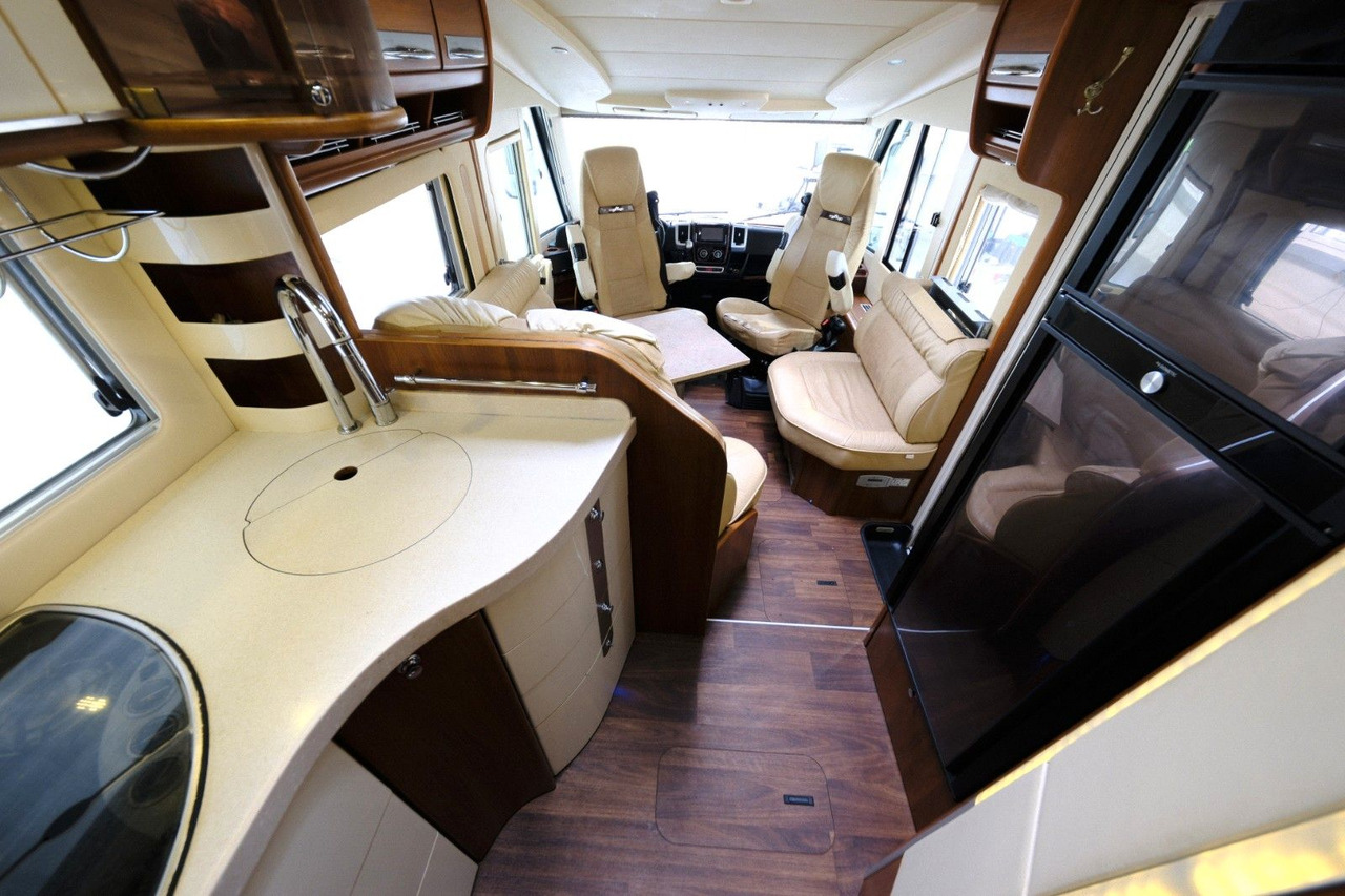 Интегриран кампер Carthago Chic E-Line  I50 LE Yachting/Einzelbetten+Hubbet: слика 11
