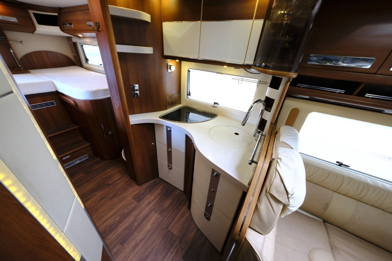 Интегриран кампер Carthago Chic E-Line  I50 LE Yachting/Einzelbetten+Hubbet: слика 19