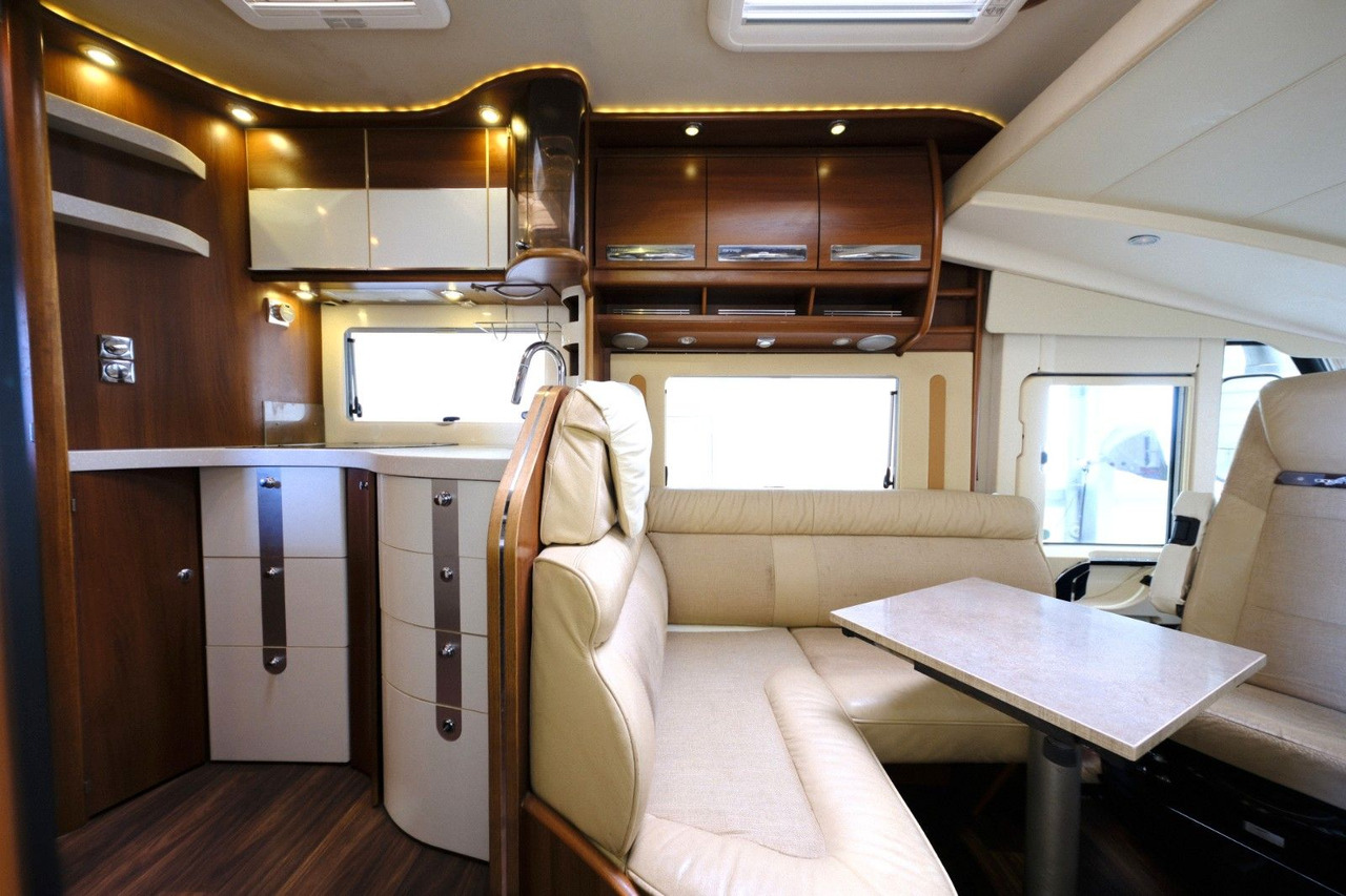 Интегриран кампер Carthago Chic E-Line  I50 LE Yachting/Einzelbetten+Hubbet: слика 8