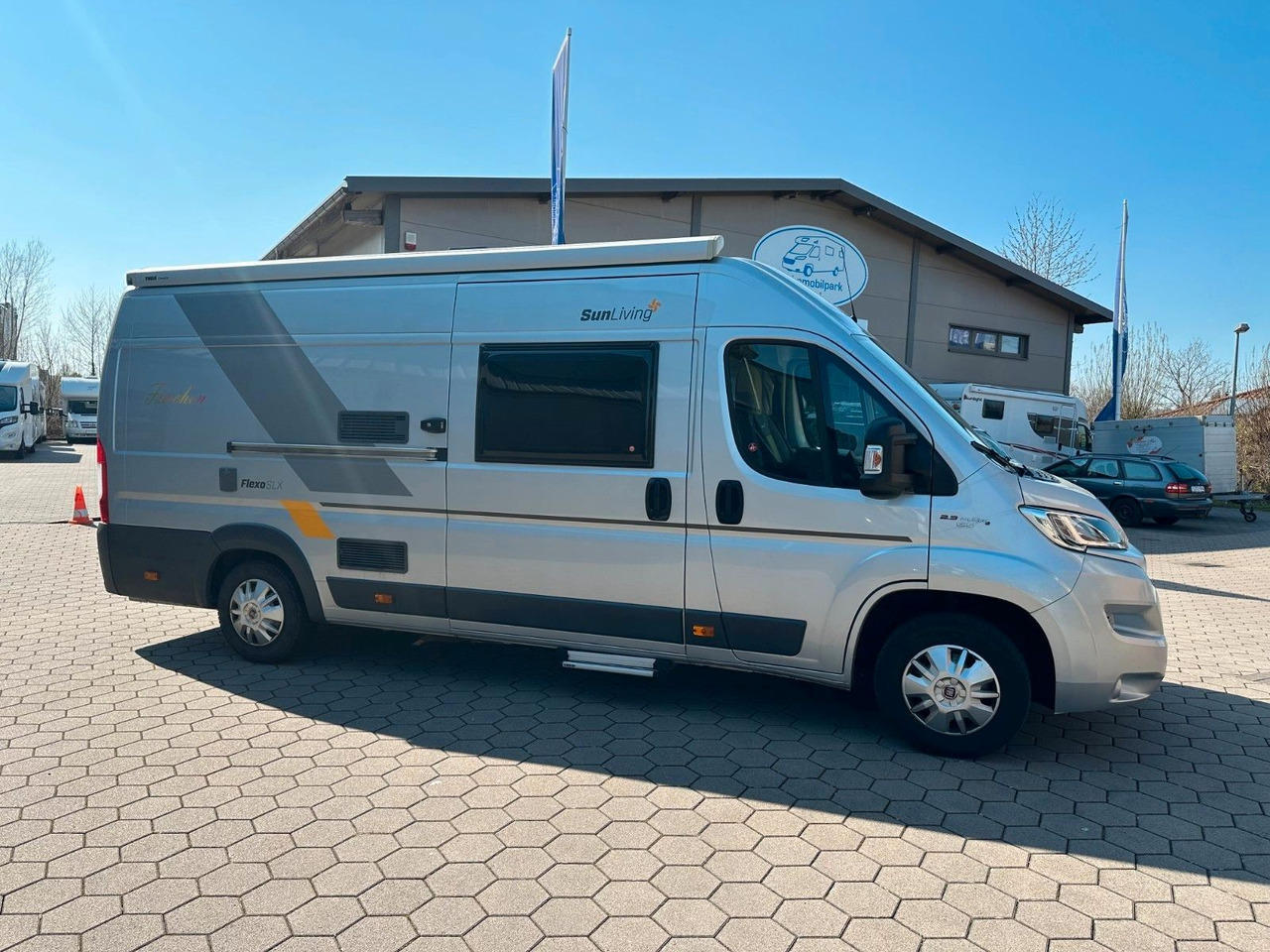 Sun Living Flexo SLX/1.Hand/Einzelbetten/Klima/Solar/Markis - Кампер комбе: слика 3 Sun Living Flexo SLX/1.Hand/Einzelbetten/Klima/Solar/Markis - Кампер комбе: слика 3