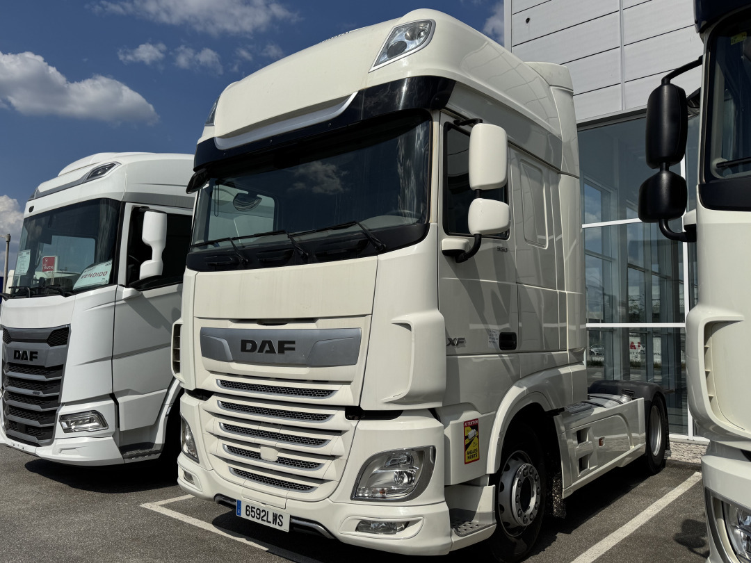 DAF XF 530 Super Space Cab - Камион влекач: слика 2 DAF XF 530 Super Space Cab - Камион влекач: слика 2
