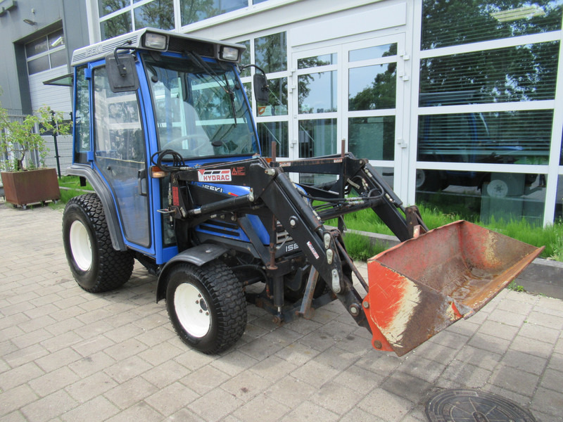 Iseki TF321H 4x4 + Cabine + Voorlader + Fronthef - Трактор: слика 2 Iseki TF321H 4x4 + Cabine + Voorlader + Fronthef - Трактор: слика 2