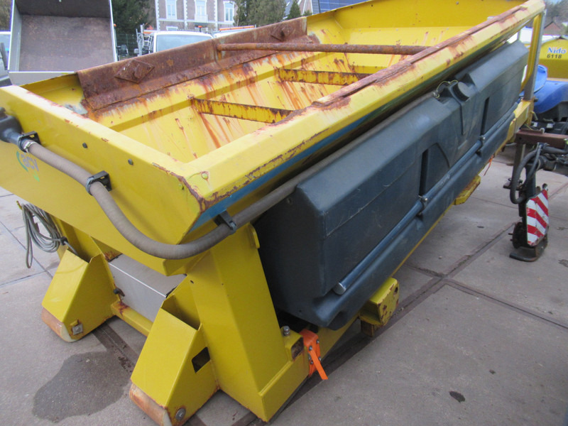 NIDO Stratos B40-36 PALN RotoPower 4M3 + 2.200L Salzstreuer SaltSpreader - Распрскувач на песок/ Сол: слика 4 NIDO Stratos B40-36 PALN RotoPower 4M3 + 2.200L Salzstreuer SaltSpreader - Распрскувач на песок/ Сол: слика 4