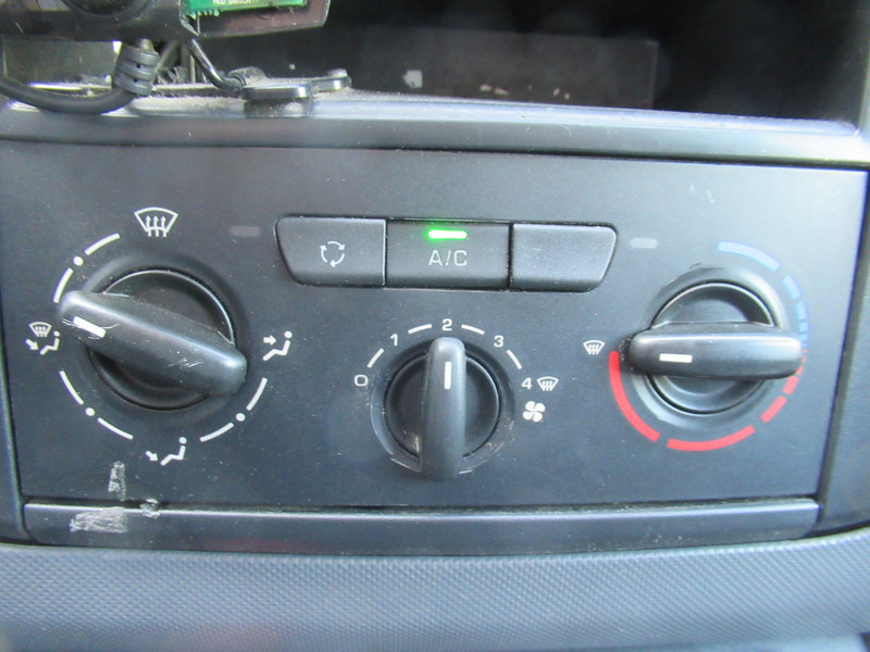 Комбе фургон Peugeot Partner 120 1.6 HDI L1 XT AIRCO - KLIMA Schuifdeur: слика 10