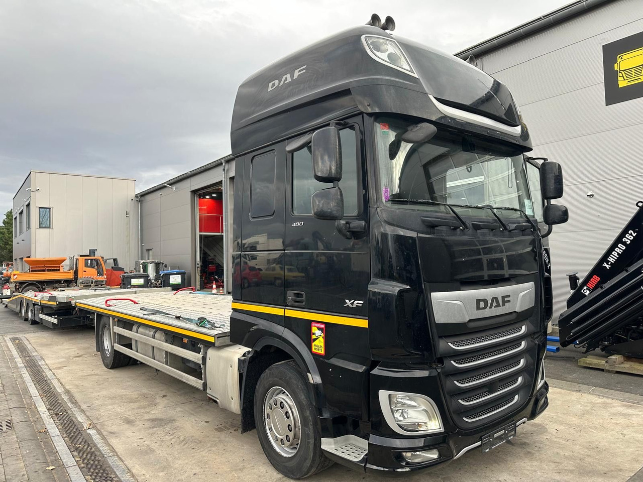 DAF 480XF*Flachzug*Aufstellbühne*VDI2700*Top! - Автотранспортен камион: слика 1 DAF 480XF*Flachzug*Aufstellbühne*VDI2700*Top! - Автотранспортен камион: слика 1