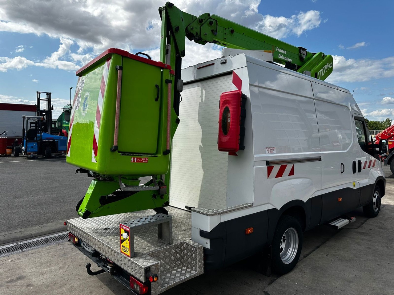 Iveco Daily 50C18 Hi-Matic/17m/Euro6/2-Punkt - Камион со подигачка кошница: слика 5 Iveco Daily 50C18 Hi-Matic/17m/Euro6/2-Punkt - Камион со подигачка кошница: слика 5
