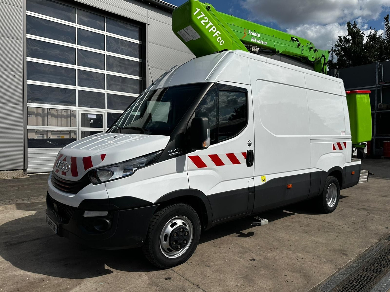 Iveco Daily 50C18 Hi-Matic/17m/Euro6/2-Punkt - Камион со подигачка кошница: слика 1 Iveco Daily 50C18 Hi-Matic/17m/Euro6/2-Punkt - Камион со подигачка кошница: слика 1
