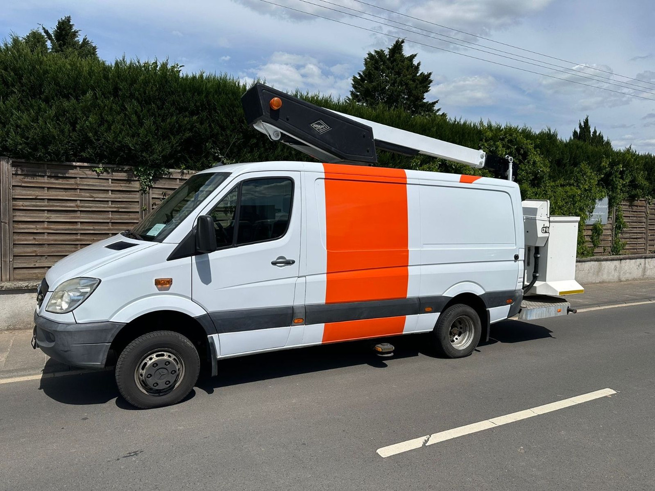 Mercedes-Benz Sprinter 515 CDI 4X4 13,2m Versailift ET-38-LFHD - Камион со подигачка кошница: слика 1 Mercedes-Benz Sprinter 515 CDI 4X4 13,2m Versailift ET-38-LFHD - Камион со подигачка кошница: слика 1