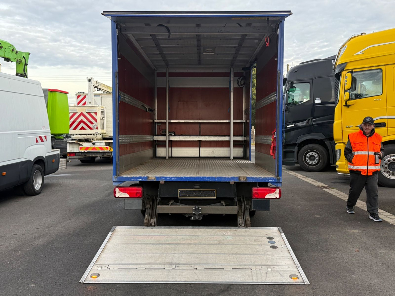 Mercedes-Benz Sprinter II 513 cdi Koffer, Lbw, Ahk, Winde - Комбе фургон: слика 5 Mercedes-Benz Sprinter II 513 cdi Koffer, Lbw, Ahk, Winde - Комбе фургон: слика 5