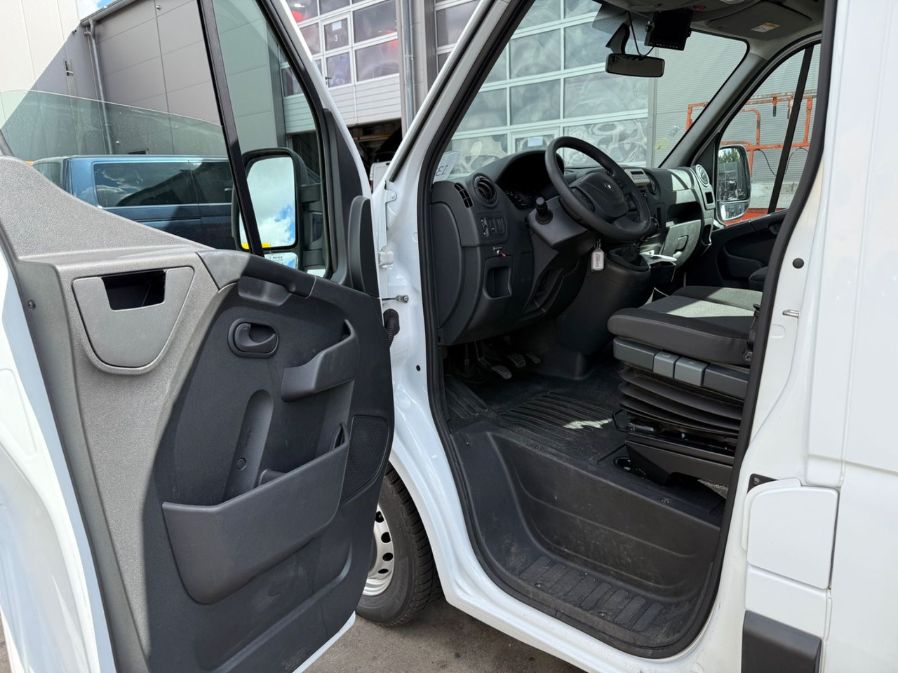 Камион со подигачка кошница Renault Master III Steiger Klubb K26 / 11,2m / 200Kg: слика 9 Камион со подигачка кошница Renault Master III Steiger Klubb K26 / 11,2m / 200Kg: слика 9