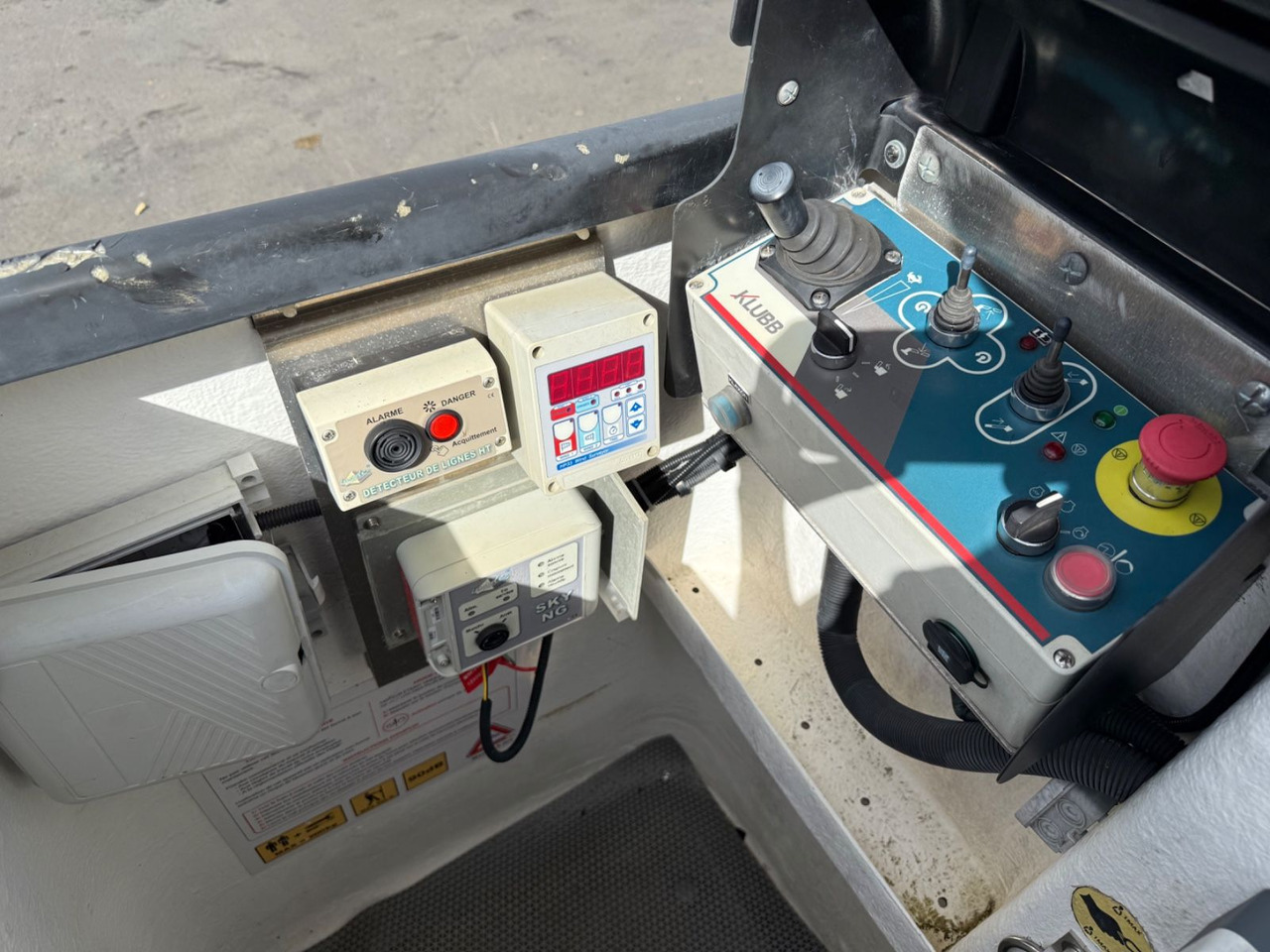 Камион со подигачка кошница Renault Master III Steiger Klubb K26 / 11,2m / 200Kg: слика 13 Камион со подигачка кошница Renault Master III Steiger Klubb K26 / 11,2m / 200Kg: слика 13