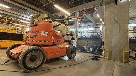 JLG E 450 AJ - Дигачка зглобна платформа: слика 1 JLG E 450 AJ - Дигачка зглобна платформа: слика 1