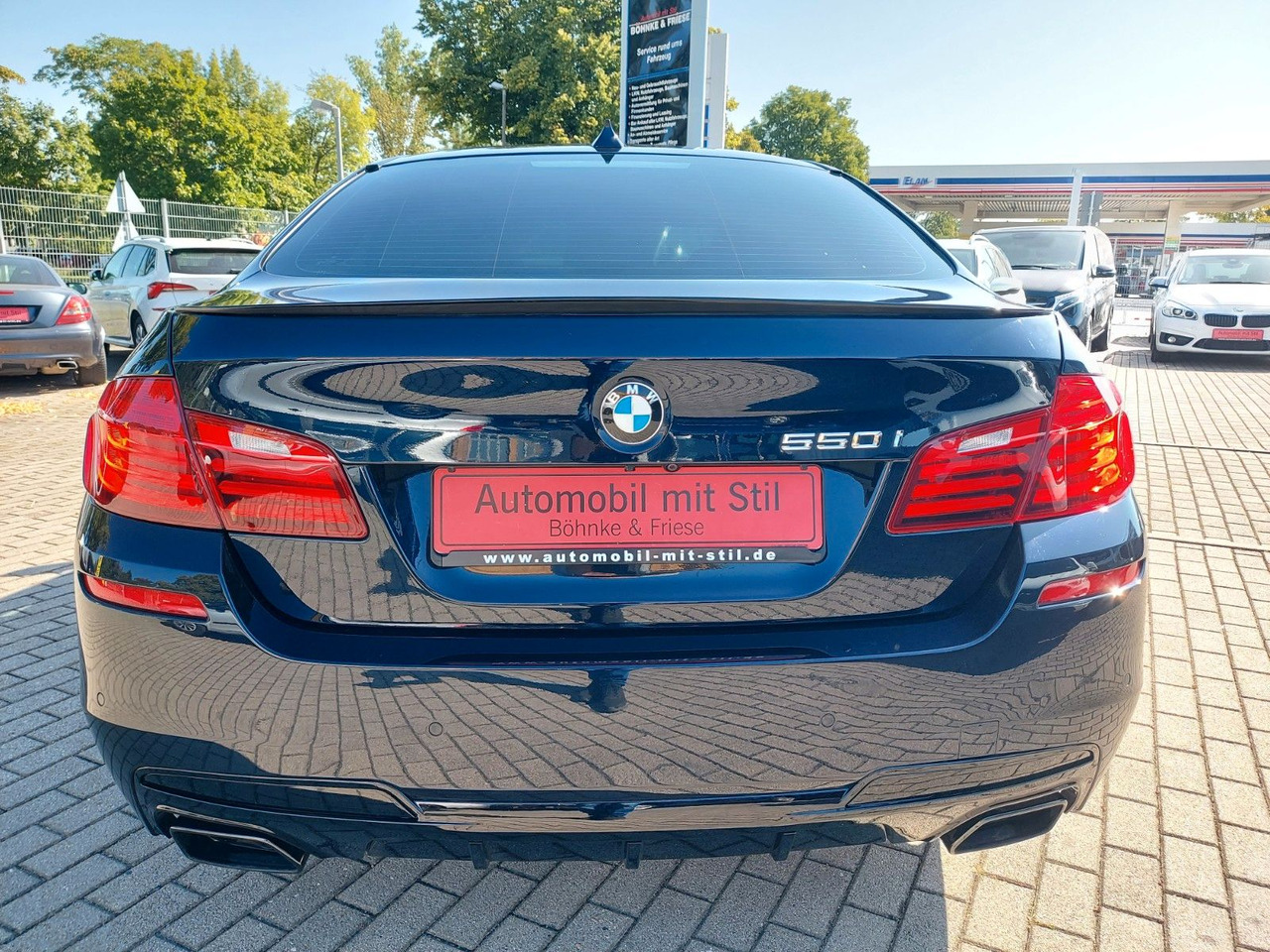 BMW 550i Limousine Autom. M-Sport HUD Glasdach H&K - Седан: слика 5 BMW 550i Limousine Autom. M-Sport HUD Glasdach H&K - Седан: слика 5