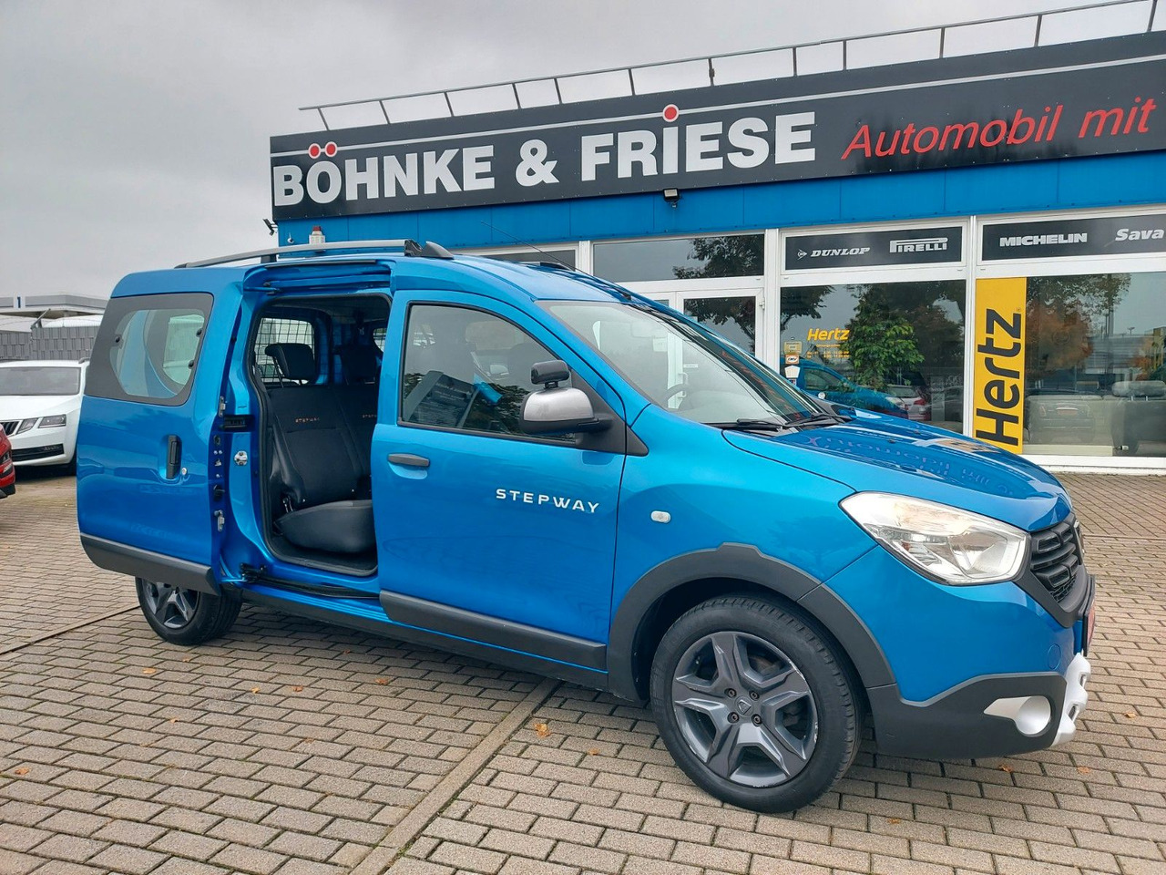 Dacia Dokker Stepway Celebration NAVI PDC AHK - Караван: слика 1 Dacia Dokker Stepway Celebration NAVI PDC AHK - Караван: слика 1