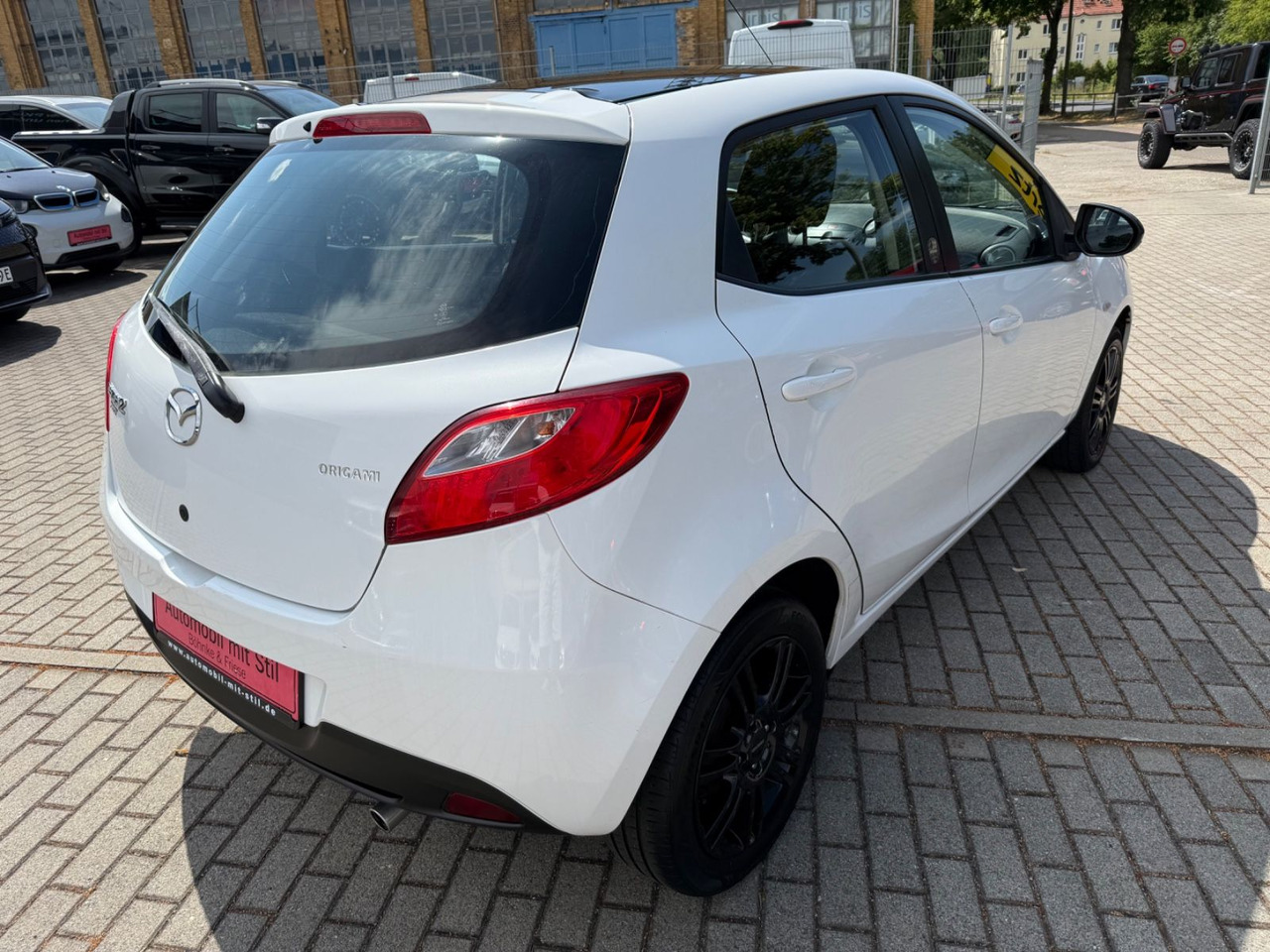 Mazda 2 Lim. 1.3 Origami 5 TÜER KLIMA SHZ TÜV NEU - Автомобил: слика 4 Mazda 2 Lim. 1.3 Origami 5 TÜER KLIMA SHZ TÜV NEU - Автомобил: слика 4