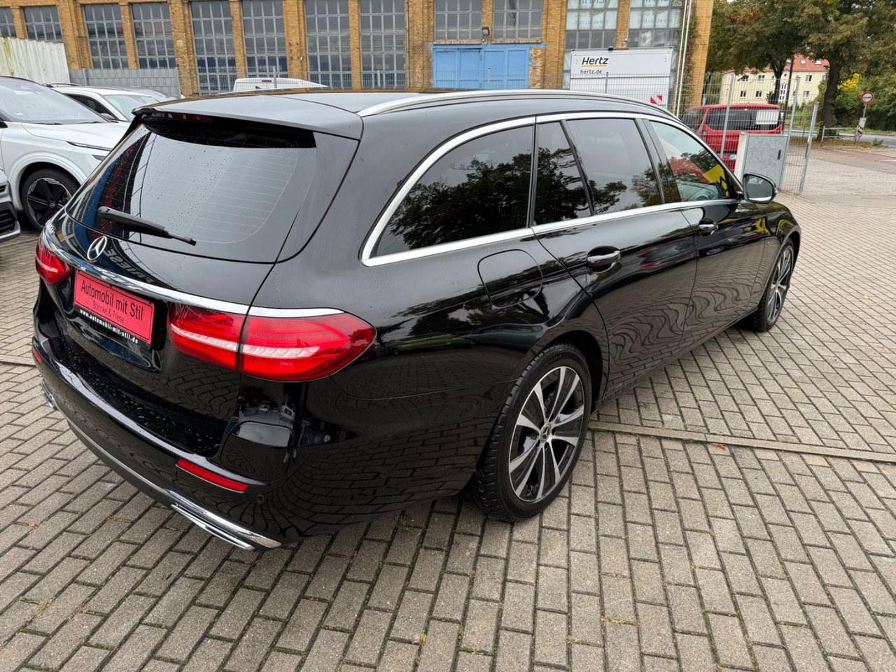 Mercedes-Benz E -Klasse T-Modell E 300 de LED NAVI ACC TEILLED - Караван: слика 4 Mercedes-Benz E -Klasse T-Modell E 300 de LED NAVI ACC TEILLED - Караван: слика 4