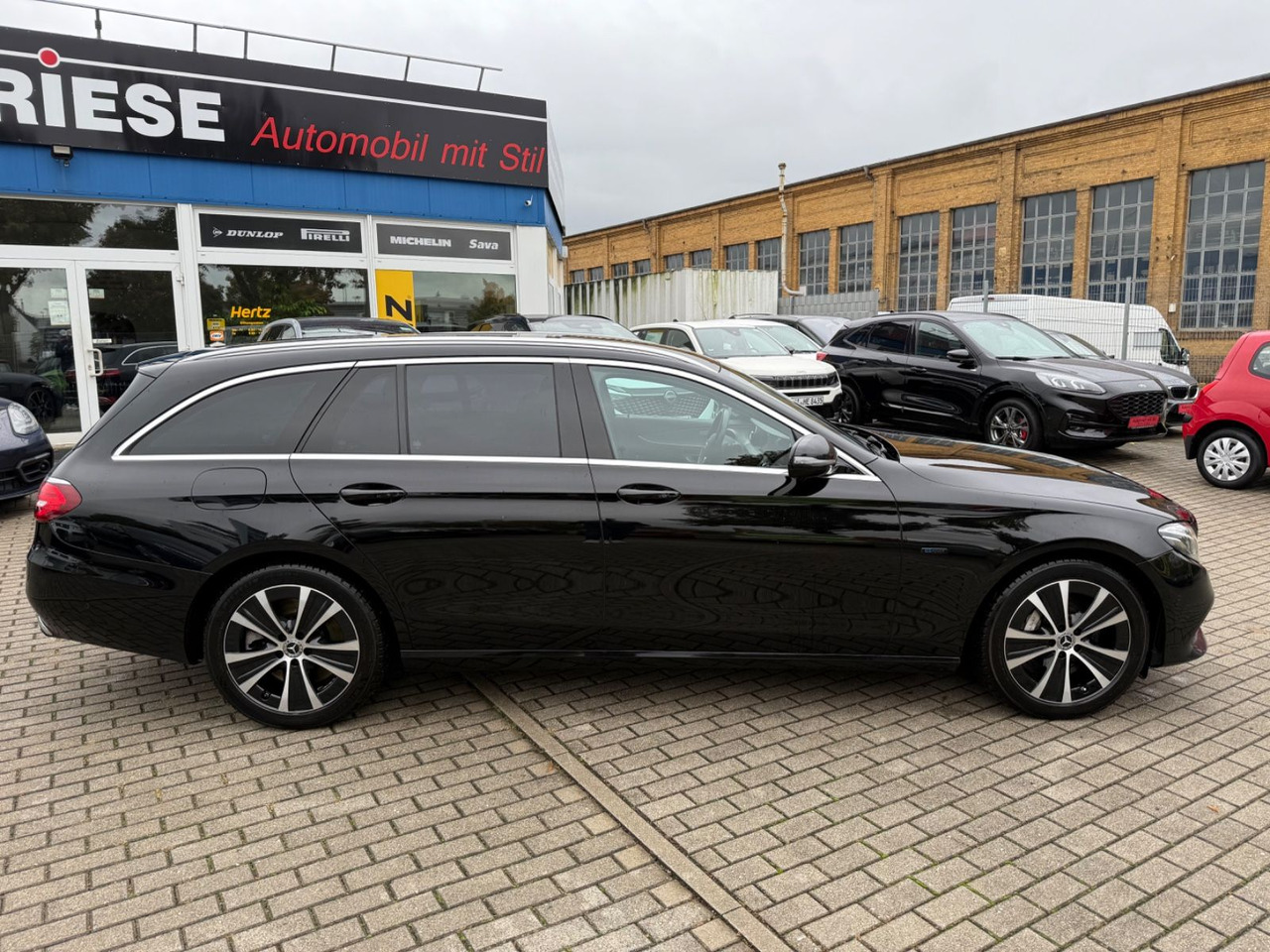 Mercedes-Benz E -Klasse T-Modell E 300 de LED NAVI ACC TEILLED - Караван: слика 3 Mercedes-Benz E -Klasse T-Modell E 300 de LED NAVI ACC TEILLED - Караван: слика 3