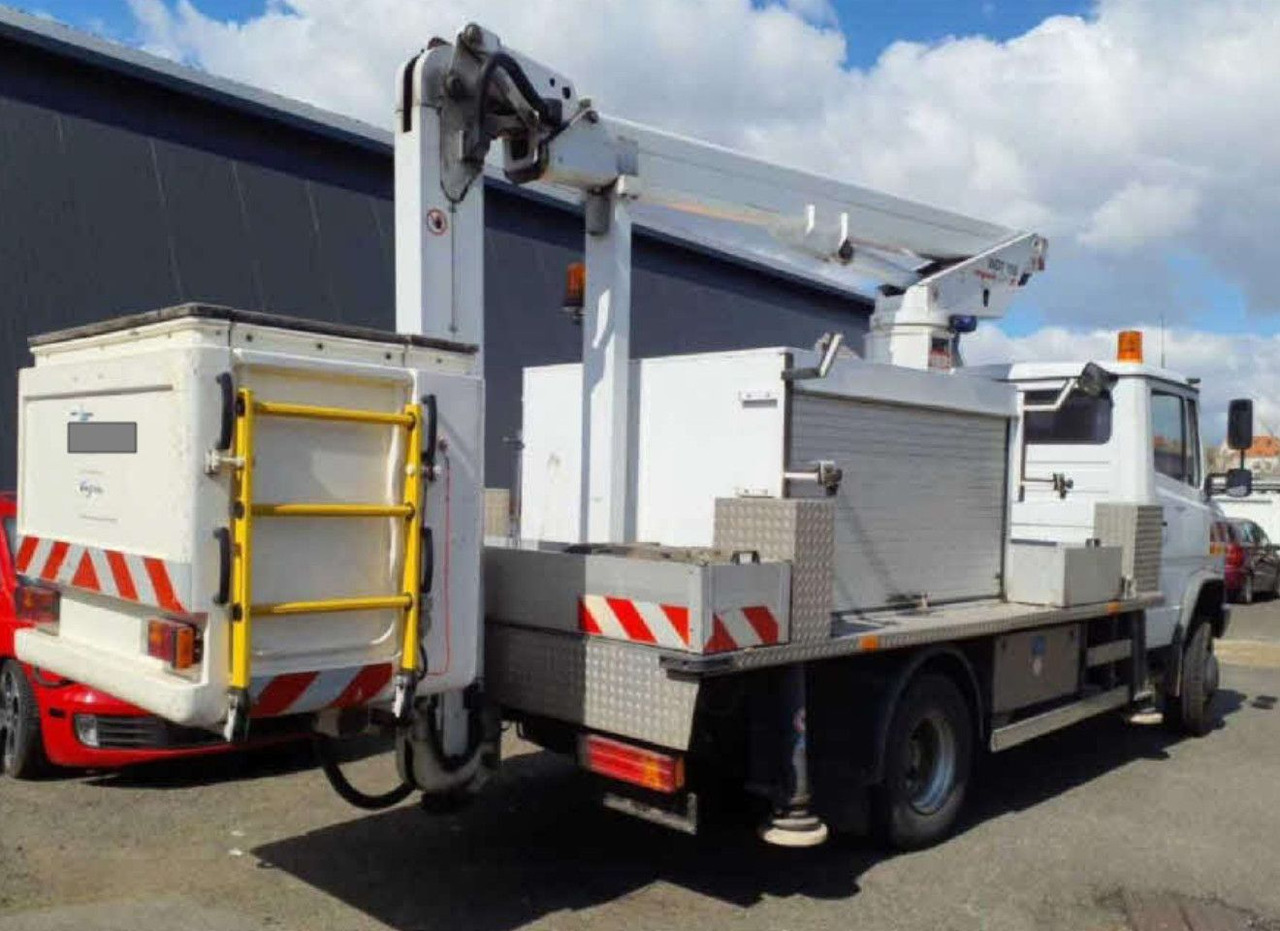 Mercedes-Benz VARIO 814D HUBARBEITS WUMAG 155T 4X4 ALLRAD - Камион со подигачка кошница: слика 3 Mercedes-Benz VARIO 814D HUBARBEITS WUMAG 155T 4X4 ALLRAD - Камион со подигачка кошница: слика 3