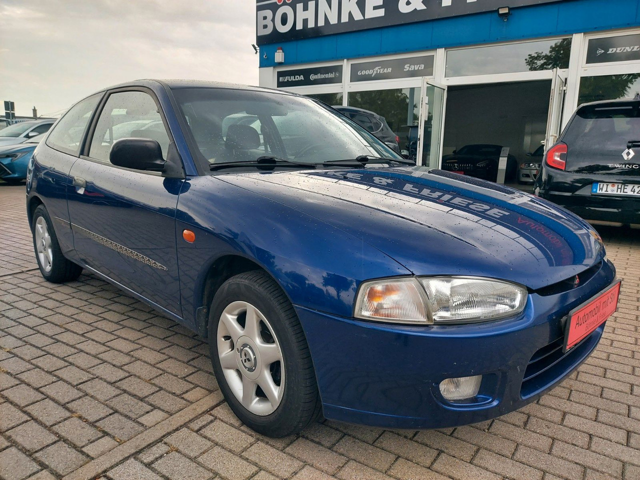 Mitsubishi Colt GLX Klima el. Fenster/Spiegel Radio 8xRäder - Седан: слика 1 Mitsubishi Colt GLX Klima el. Fenster/Spiegel Radio 8xRäder - Седан: слика 1