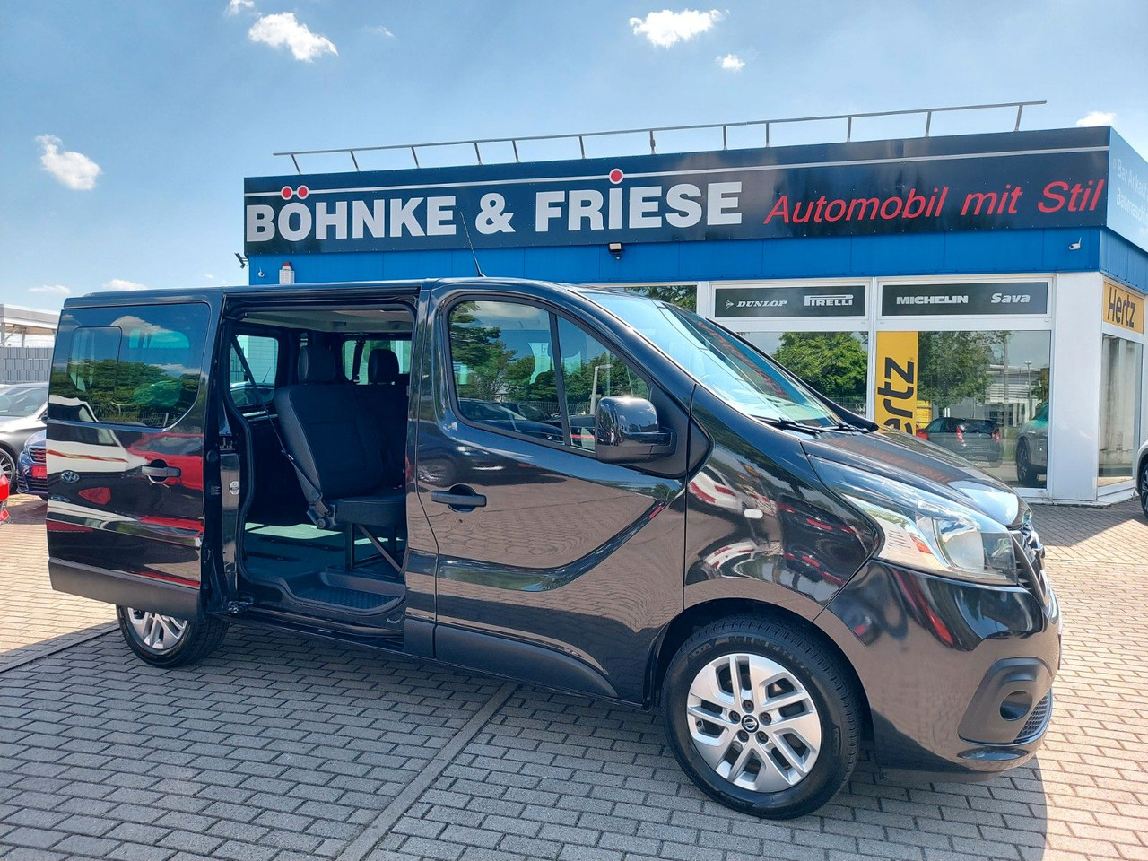 Nissan NV300 Kombi L2 H1 2,7t PREMIUM KLIMA TEMPO PDC - Патничко комбе: слика 1 Nissan NV300 Kombi L2 H1 2,7t PREMIUM KLIMA TEMPO PDC - Патничко комбе: слика 1