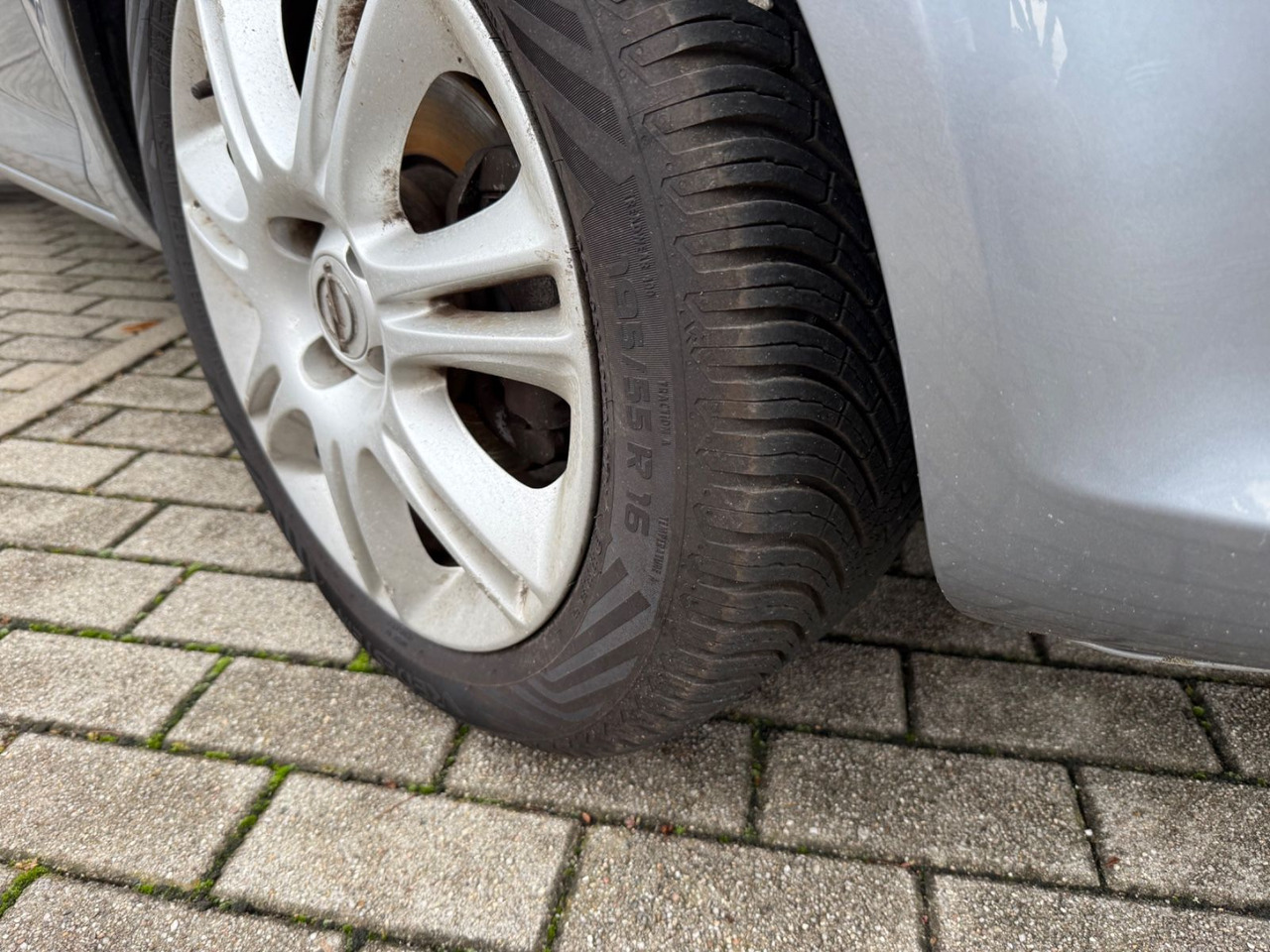 Opel Corsa D Edition KLIMA ALLWETTER REIFEN TÜV 26 - Автомобил: слика 3 Opel Corsa D Edition KLIMA ALLWETTER REIFEN TÜV 26 - Автомобил: слика 3