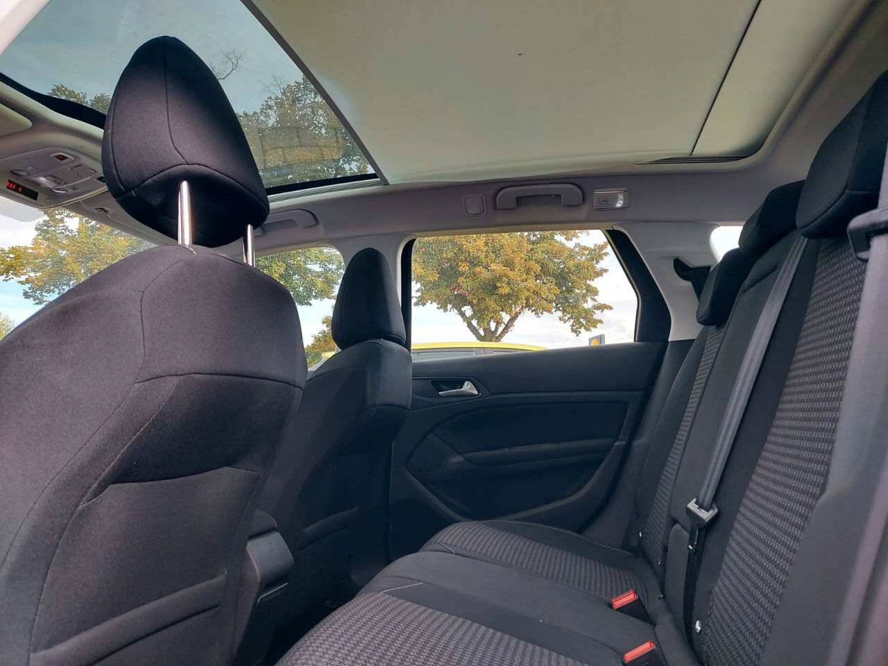 Peugeot 308 SW Active Business Panorama DAB Navi LED - Караван: слика 4 Peugeot 308 SW Active Business Panorama DAB Navi LED - Караван: слика 4